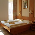 فندق Am Hainich 3*